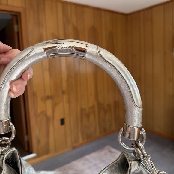 Authentic GUCCI Metallic Silver Leather Medium Indy Babouska Top Handle Bag - Picture 7 of 16